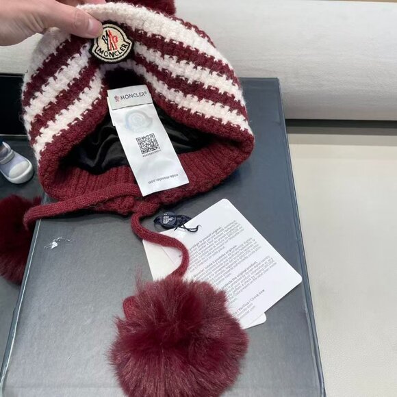 Moncler Red and white pom pom beanie - Picture 3 of 6